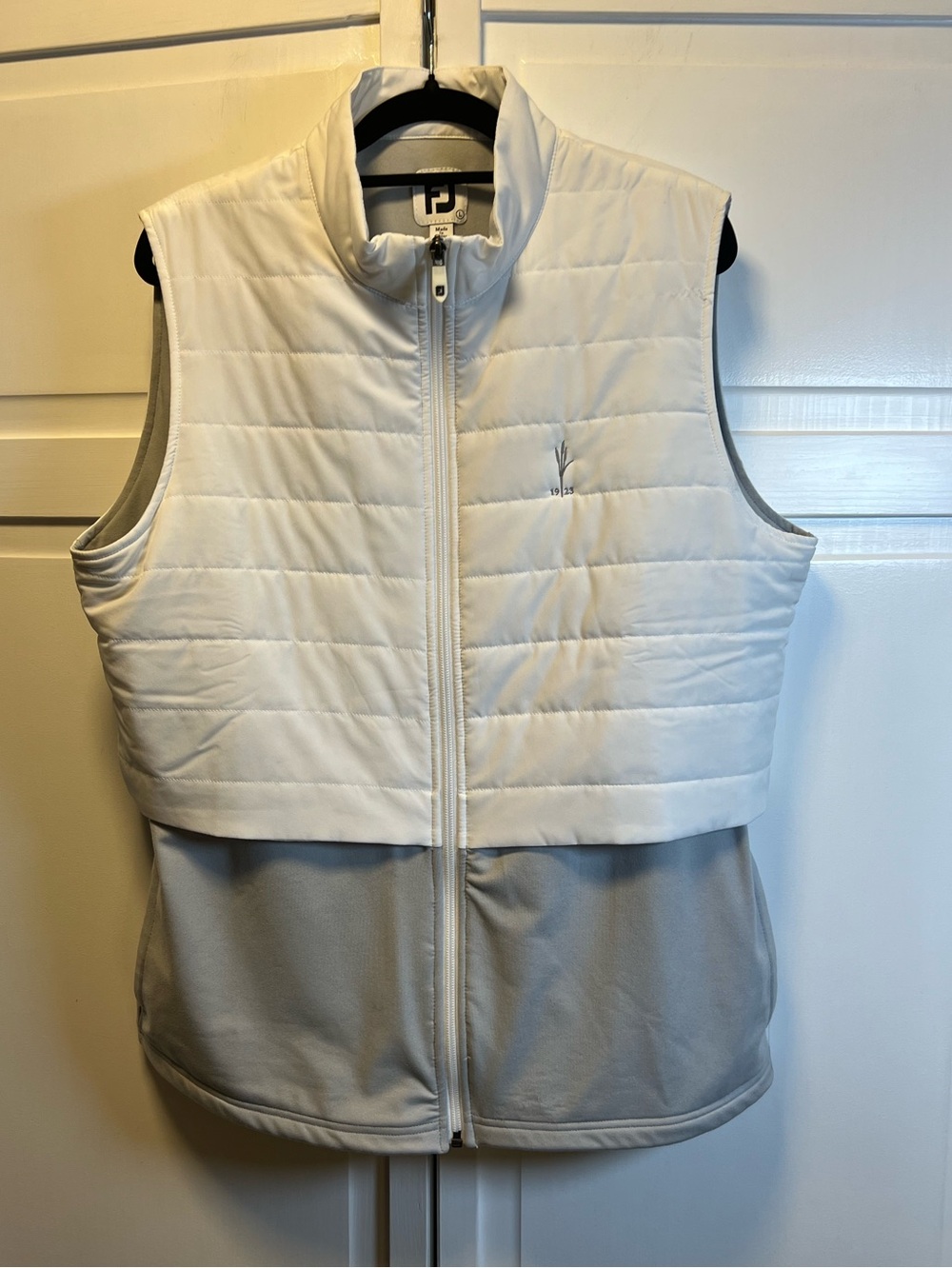 FootJoy Women’s  Layered Golf Vest Size Large Color White/Gray